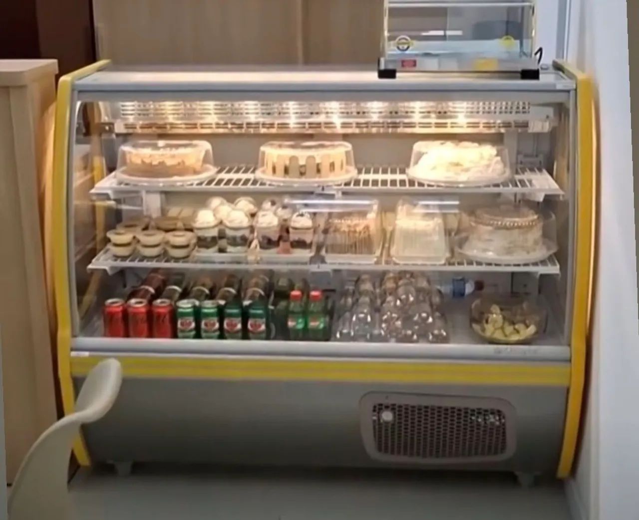 Balcão refrigerado para doces/tortas 