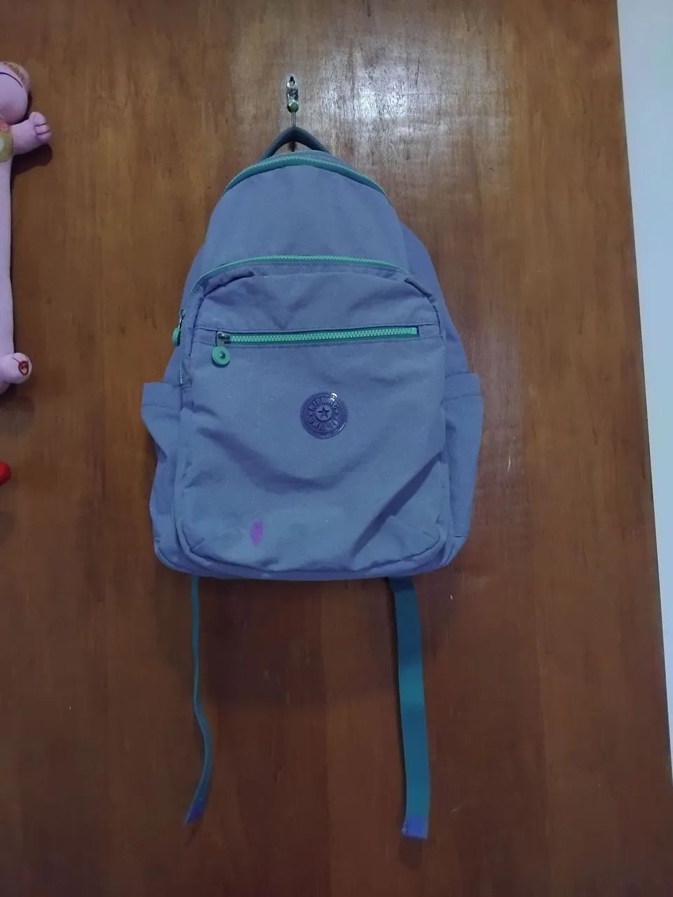 Mochila Kipling Lilas com brilho.