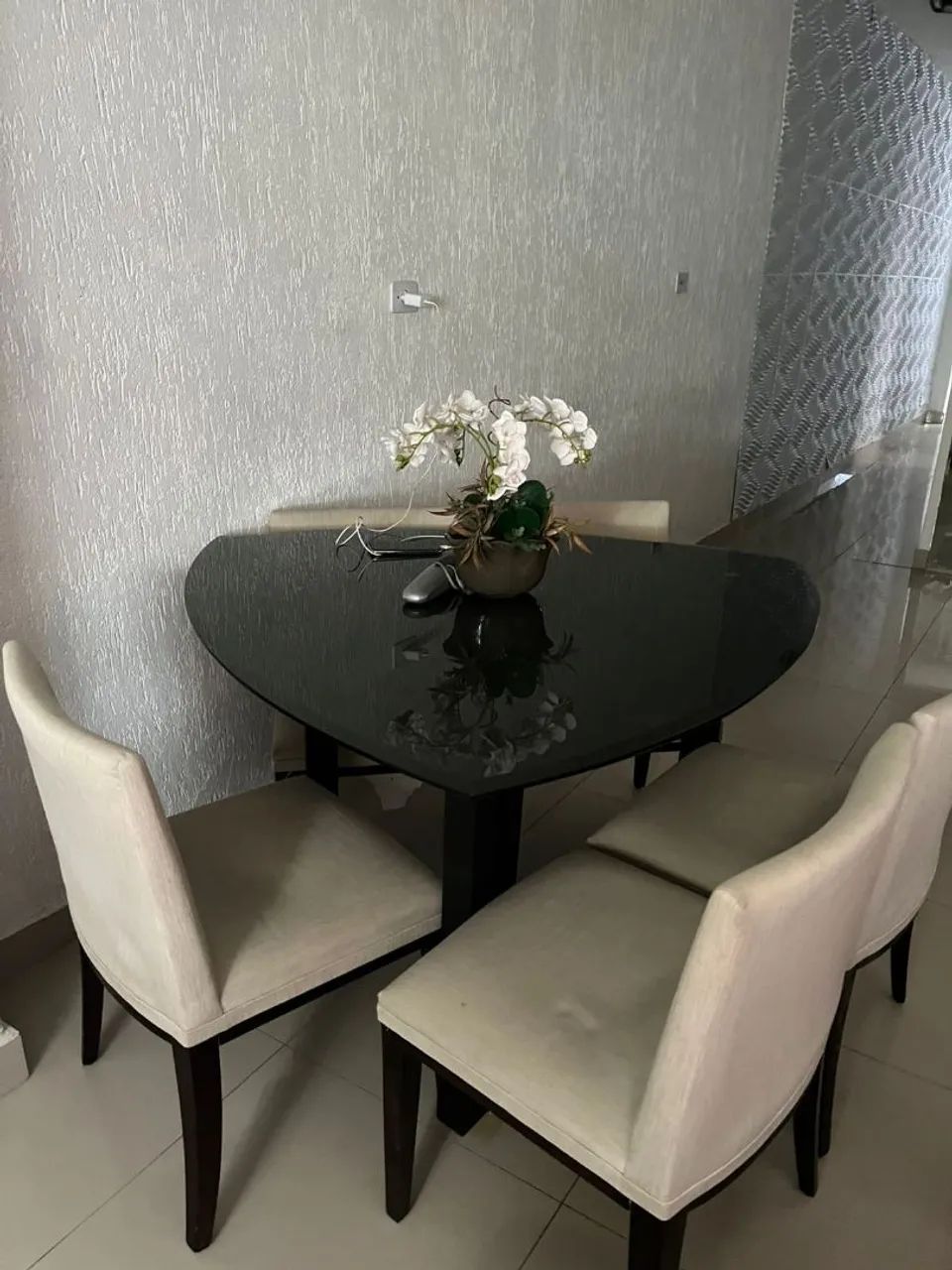 Linda mesa de vidro com 5 cadeiras  - Foto 3