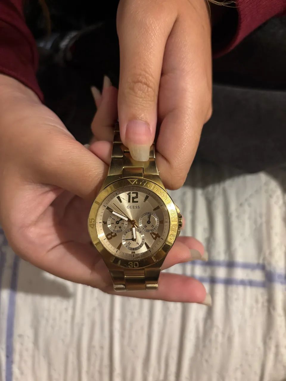 Relógio dourado GUESS