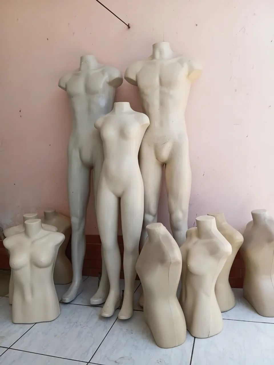 Vendo manequim todos 100,00