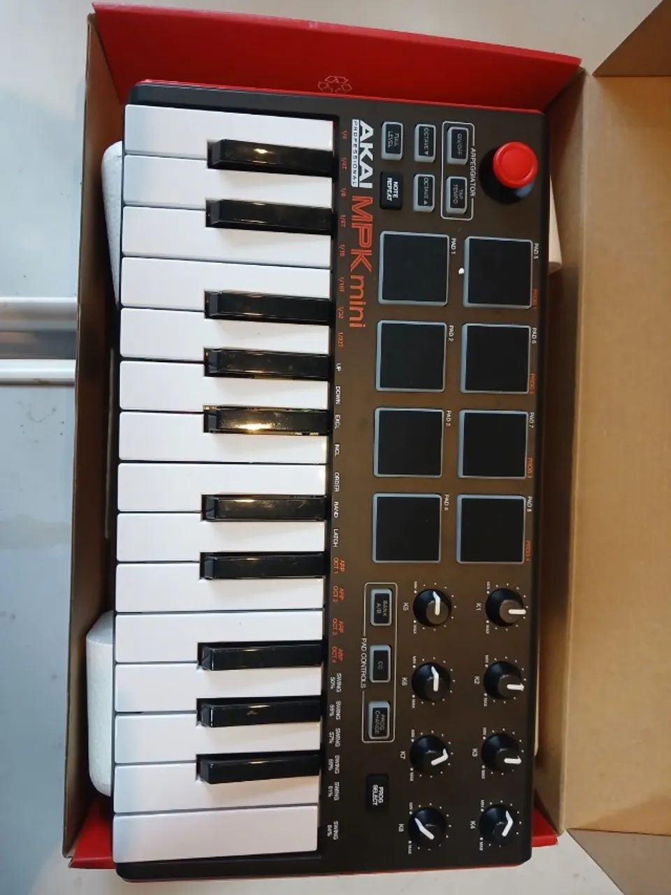 CONTROLADOR MÍDI AKAI MPK  - Foto 4