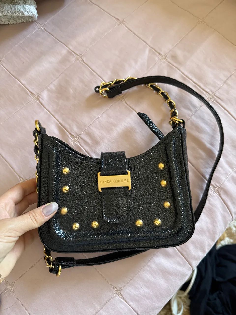 Bolsa lança perfume 