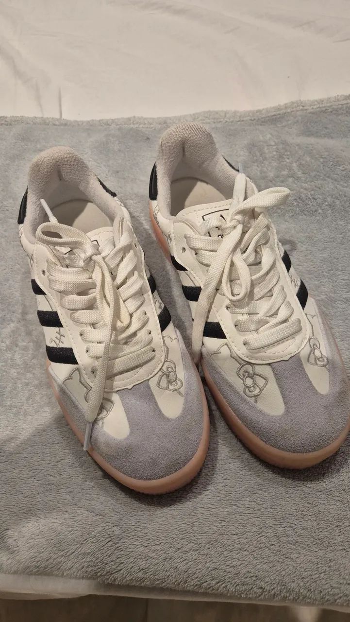 Adidas Sambae x Hello Kitty 37