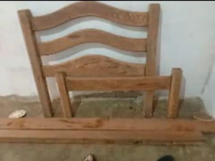 Cama de madeira