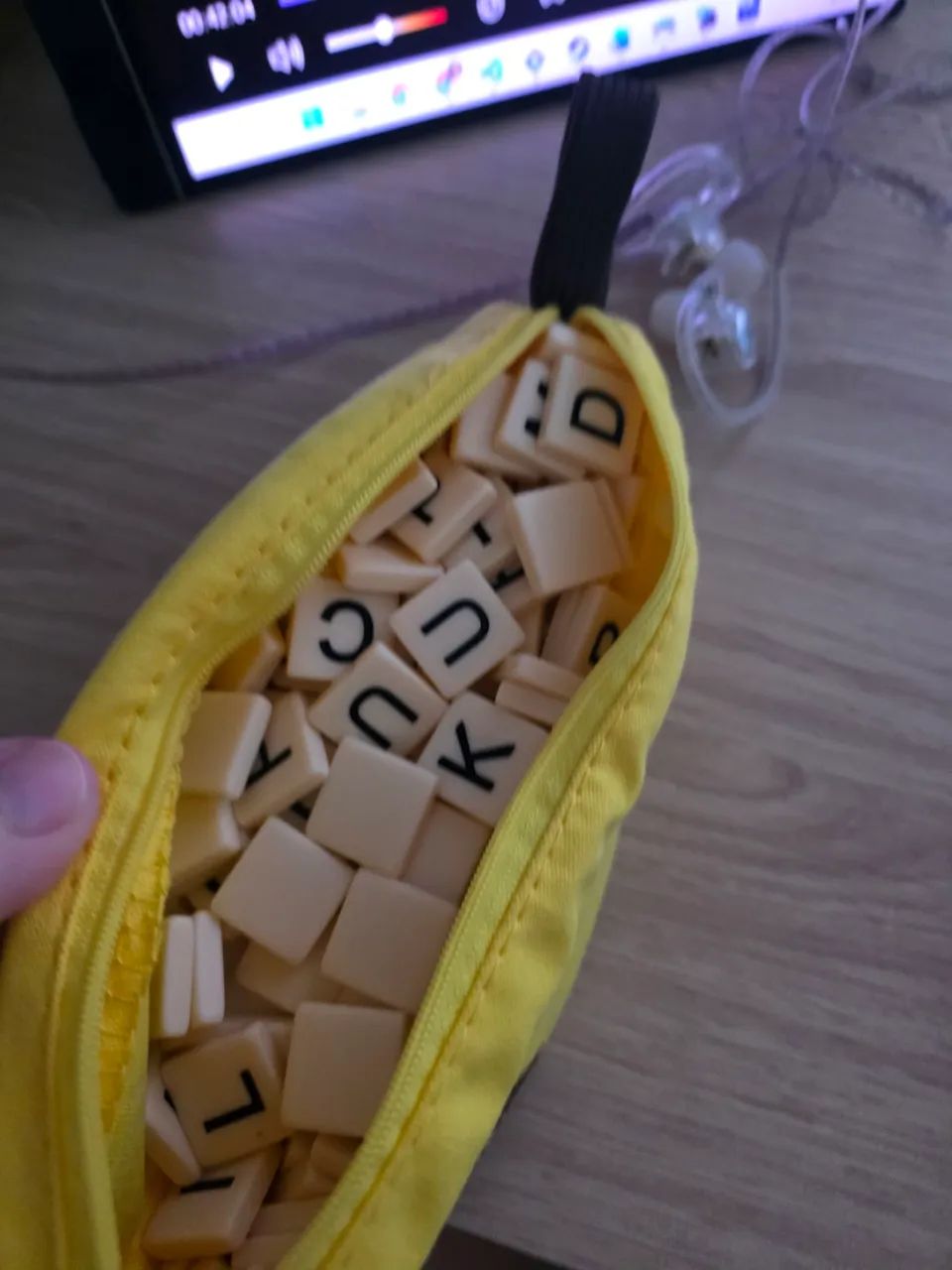 vendo bananagrams seminovo em perfeito estado, completo