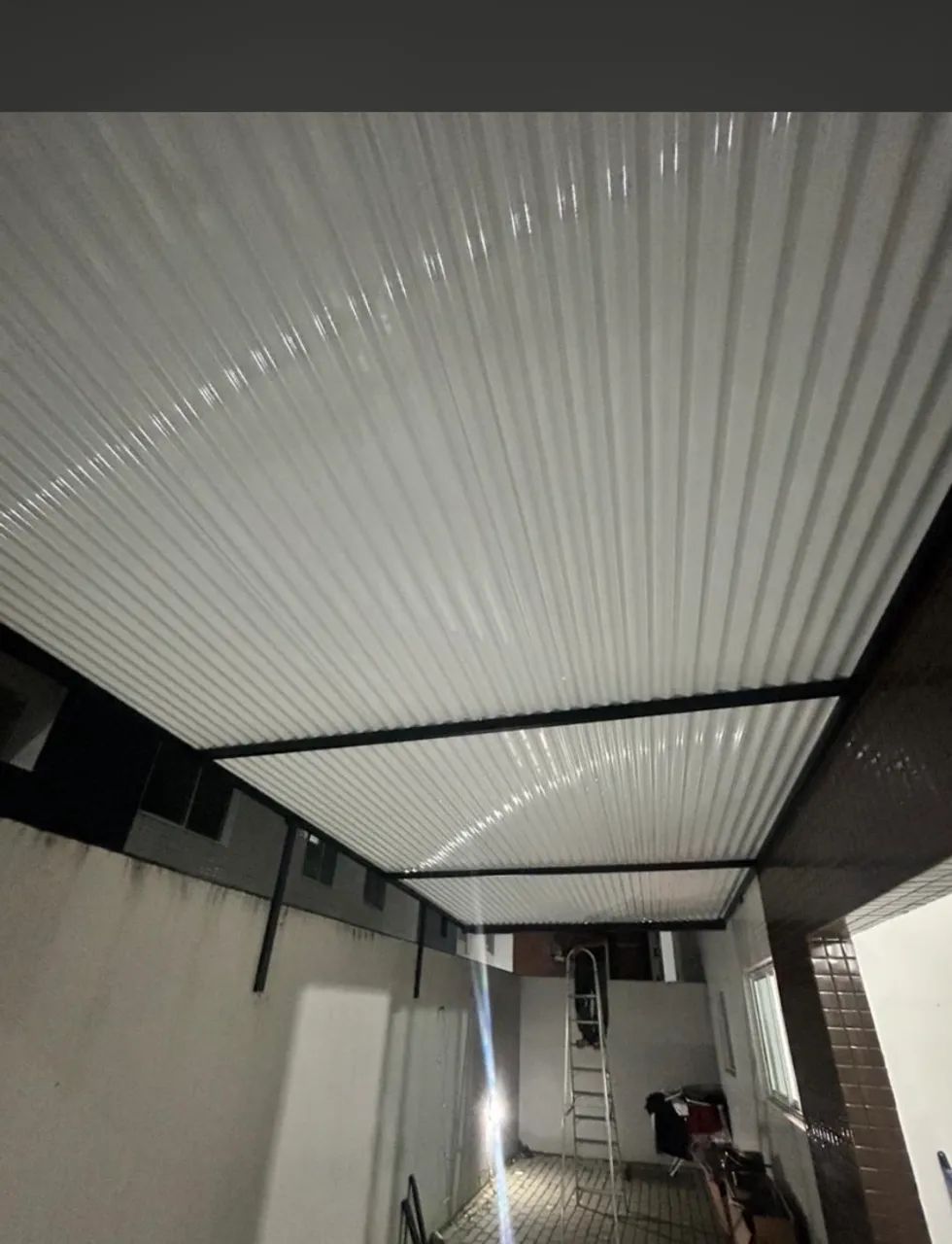 Portões coberturas alumínio e galvanizado.trabalho com grades de alumínio e galvanizada  - Foto 4