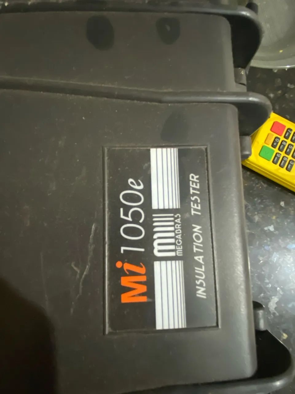 Megometro analógico 