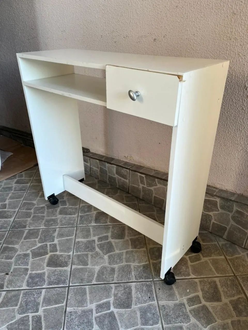 MESA DE APOIO COM GAVETA E RODÍZIOS - Foto 3