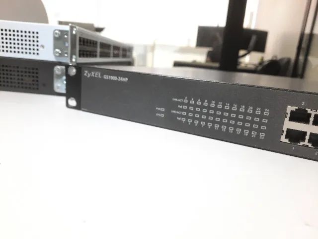 Switch Zyxel GS1900-24HP - 24 Portas Gigabit PoE+ (170W) - Foto 2