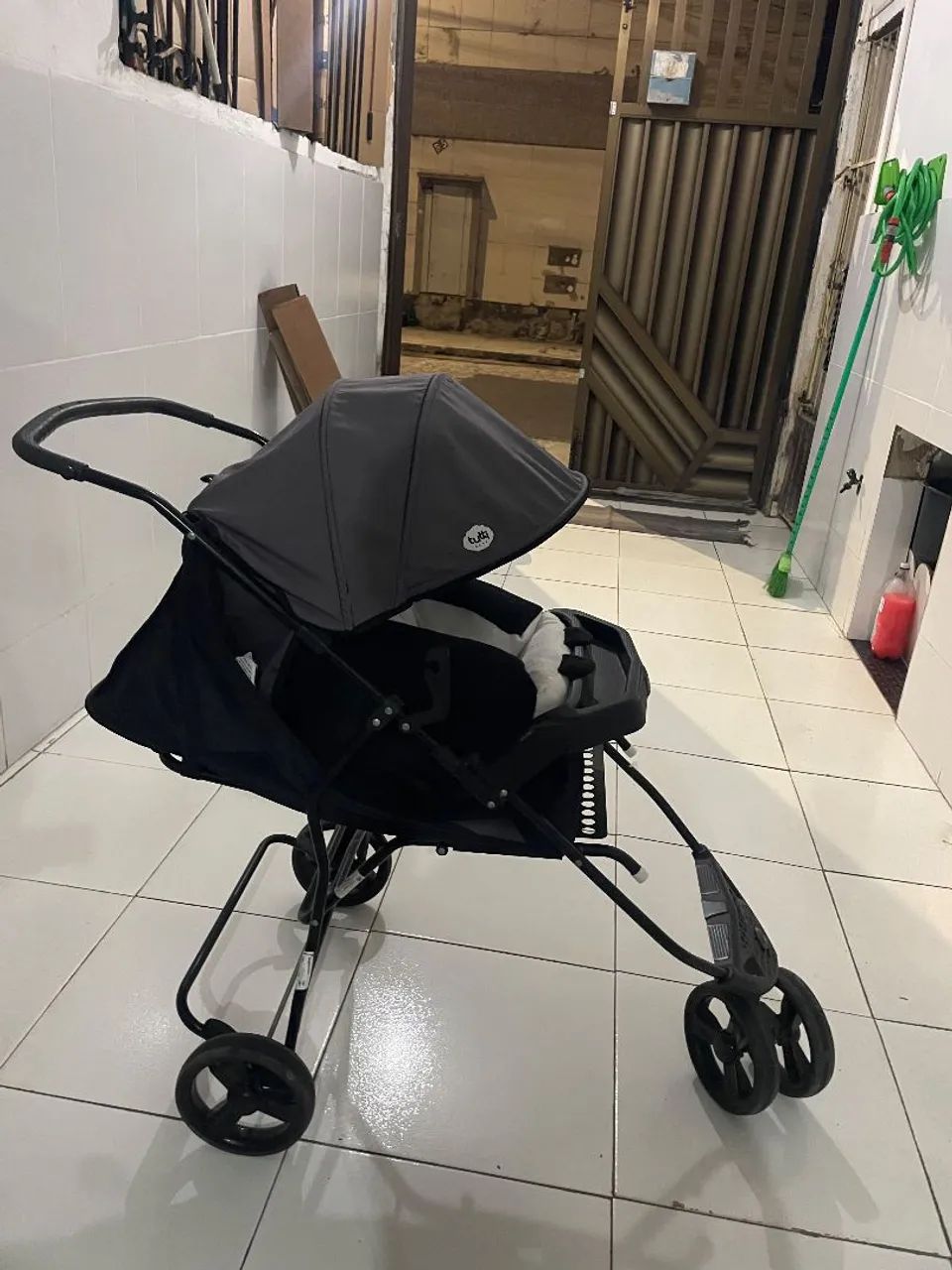 VENDO CARRINHO DE BEBÊ - Foto 2