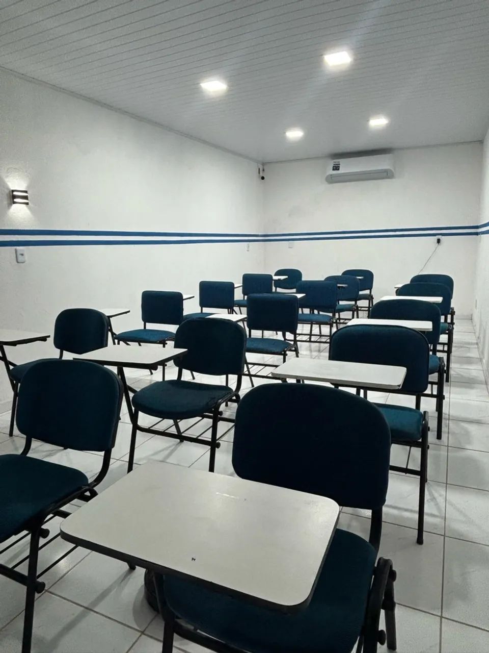 Cadeira Escolar Acolchoada Azul - Foto 3