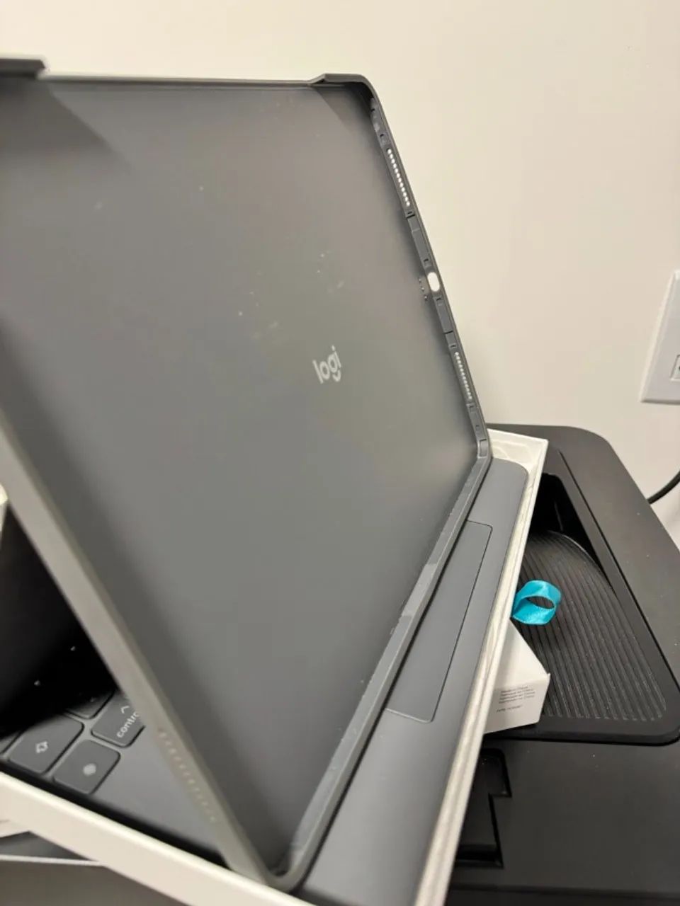 Logitech Combo Touch iPad Air 13 (M2, M3 e M4) - Foto 3
