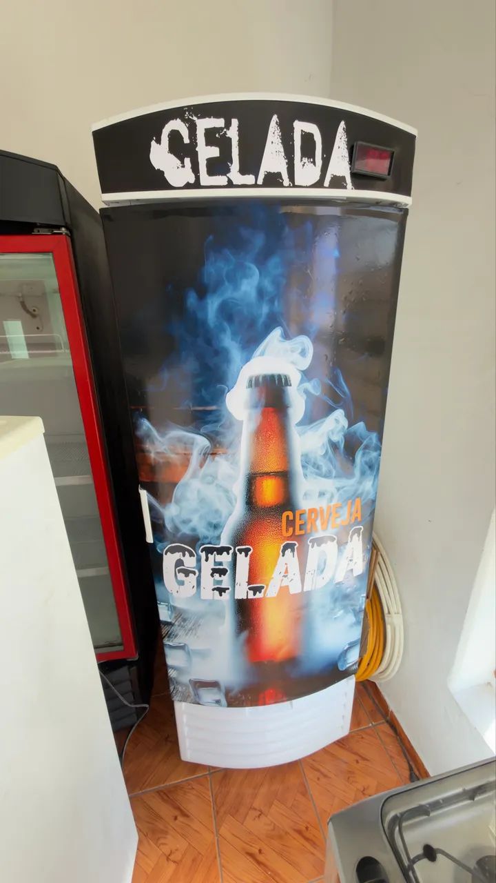 Cervejeira porta cega