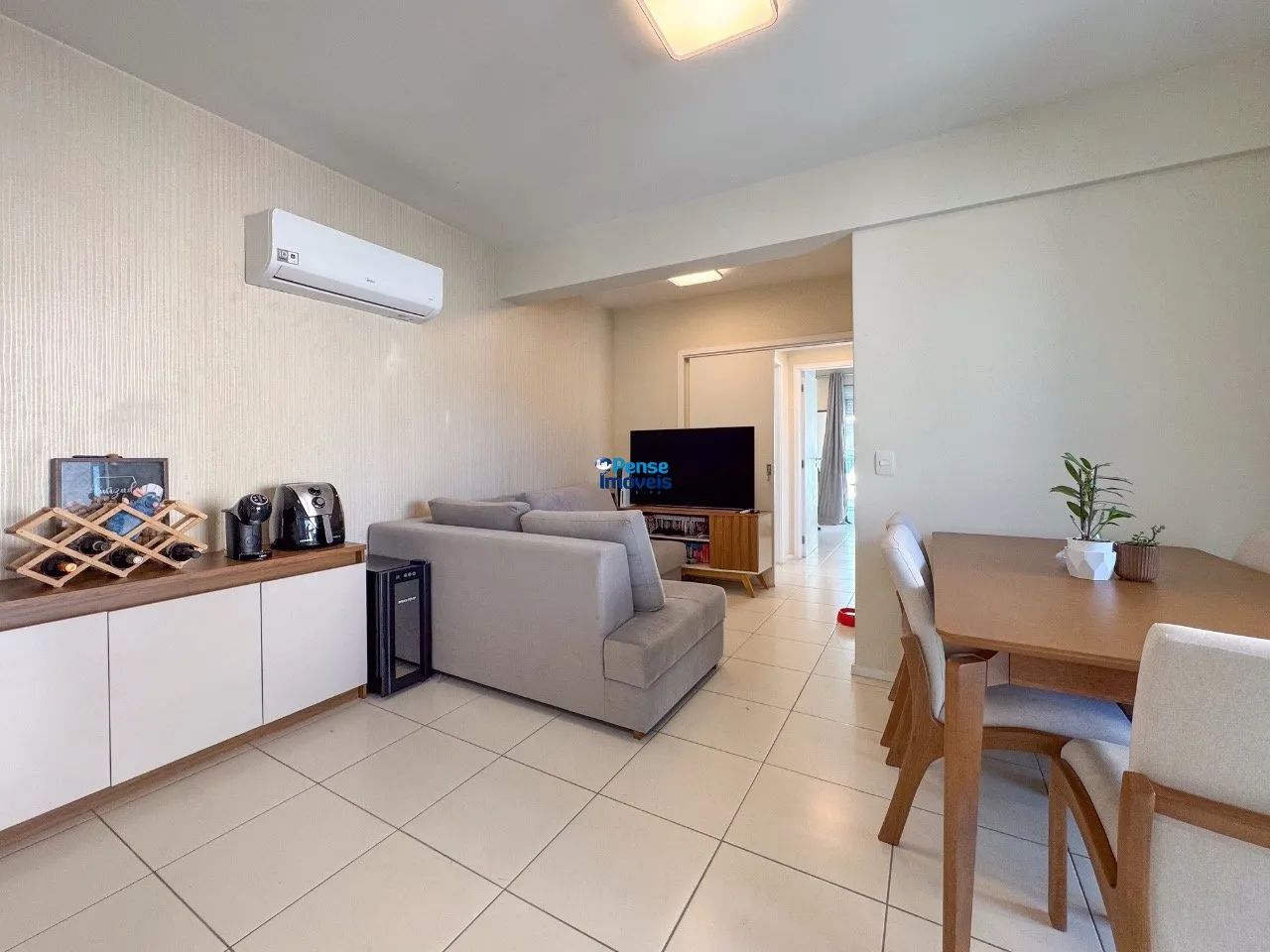 Apartamento de 2 quartos (1 suíte) e 2 vagas