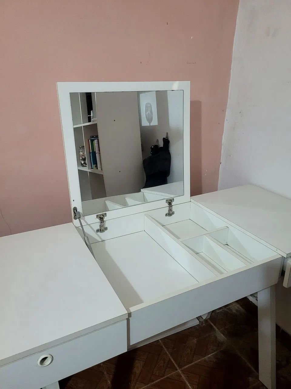 Penteadeira e escrivaninha marca MadeiraMadeira