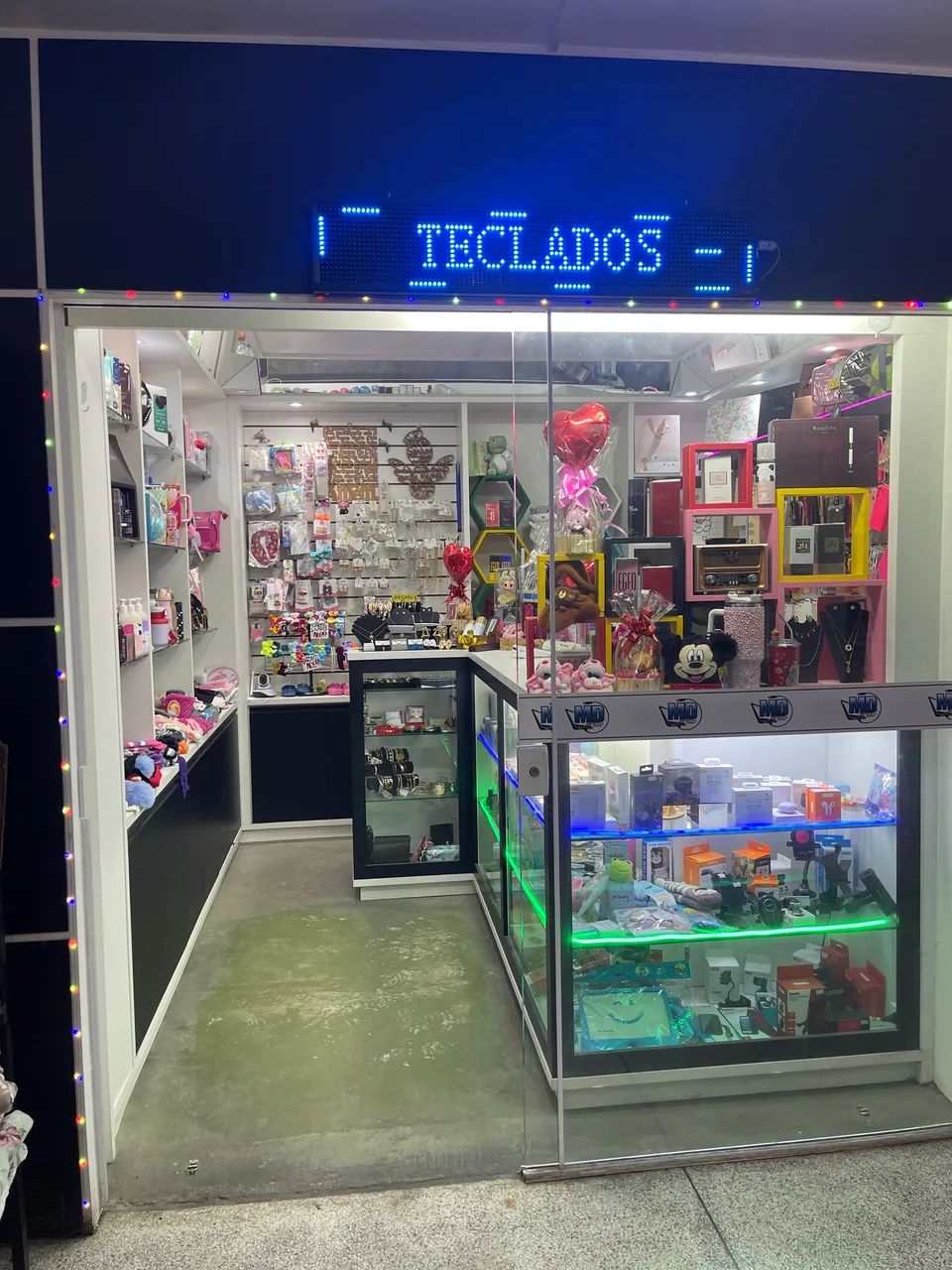 Vende-se Loja mista dentro de supermercado.