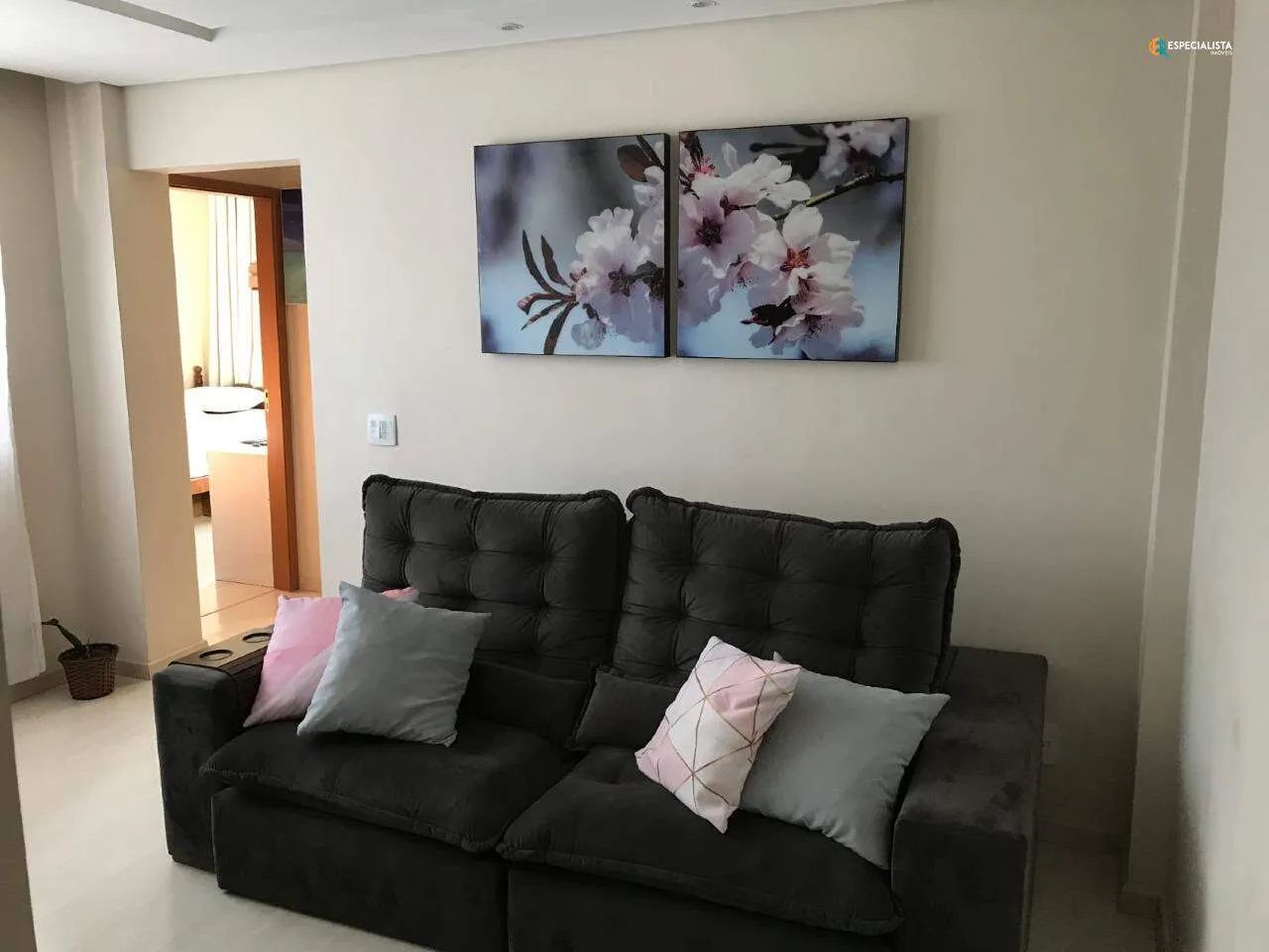 Apartamento de 02 quartos na Avenida Brasília
