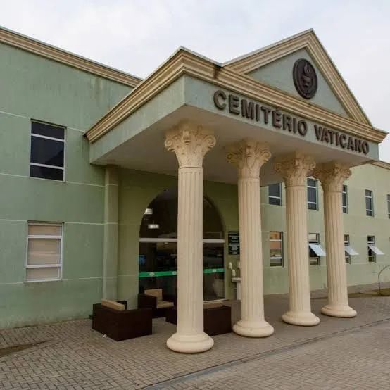 Gaveta em cemitério 