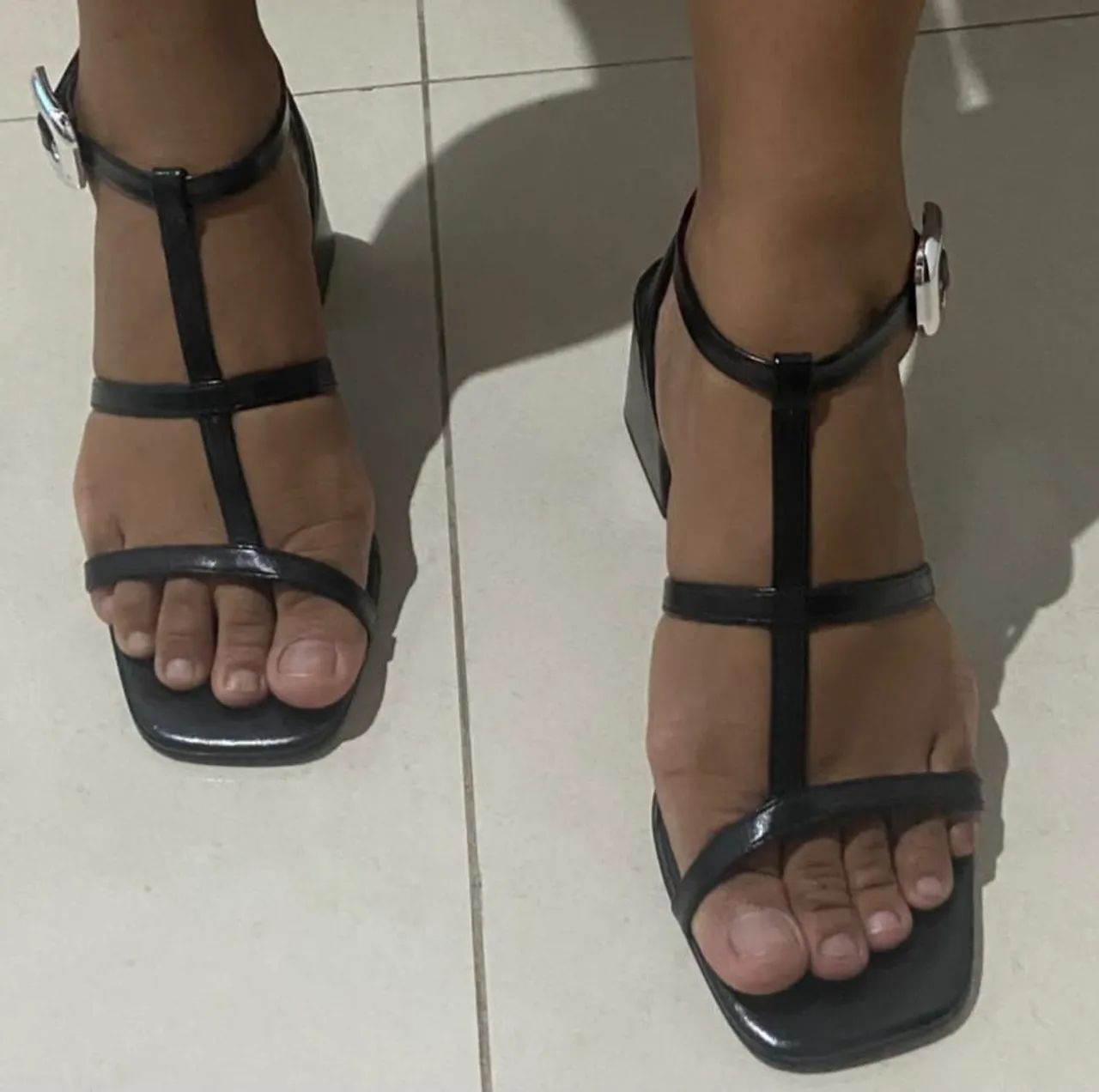 SANDÁLIA PRETA CONFORTÁVEL  E LEVE
