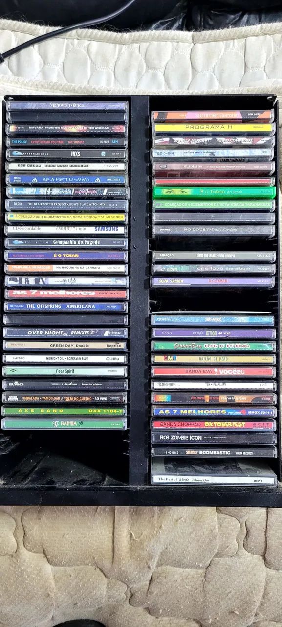 Coleção de CDs e DVDs 