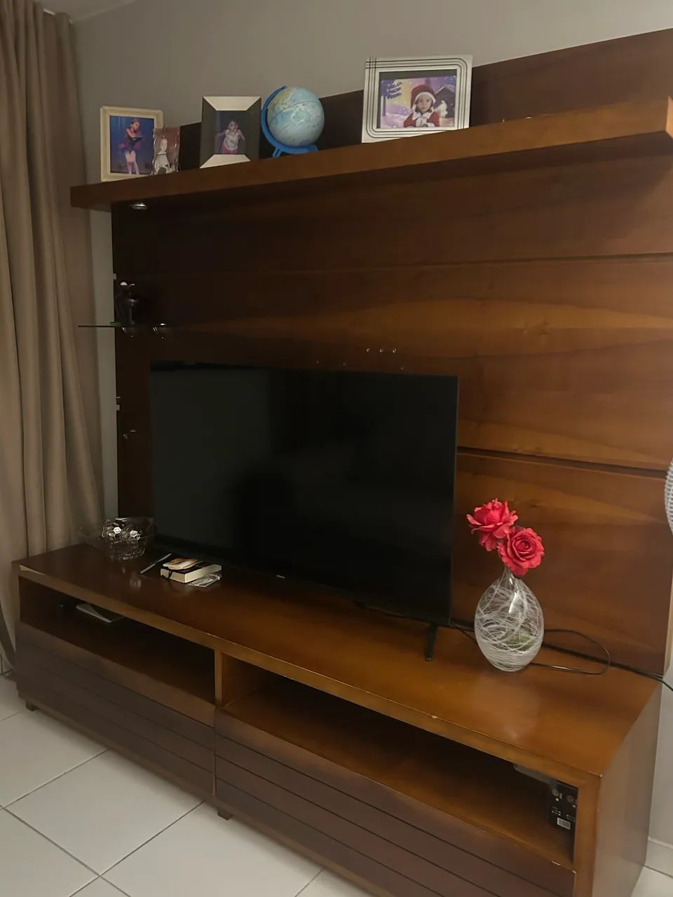 PAINEL + RACK DE MADEIRA MACIÇA - SUPER RESISTENTE - Foto 2