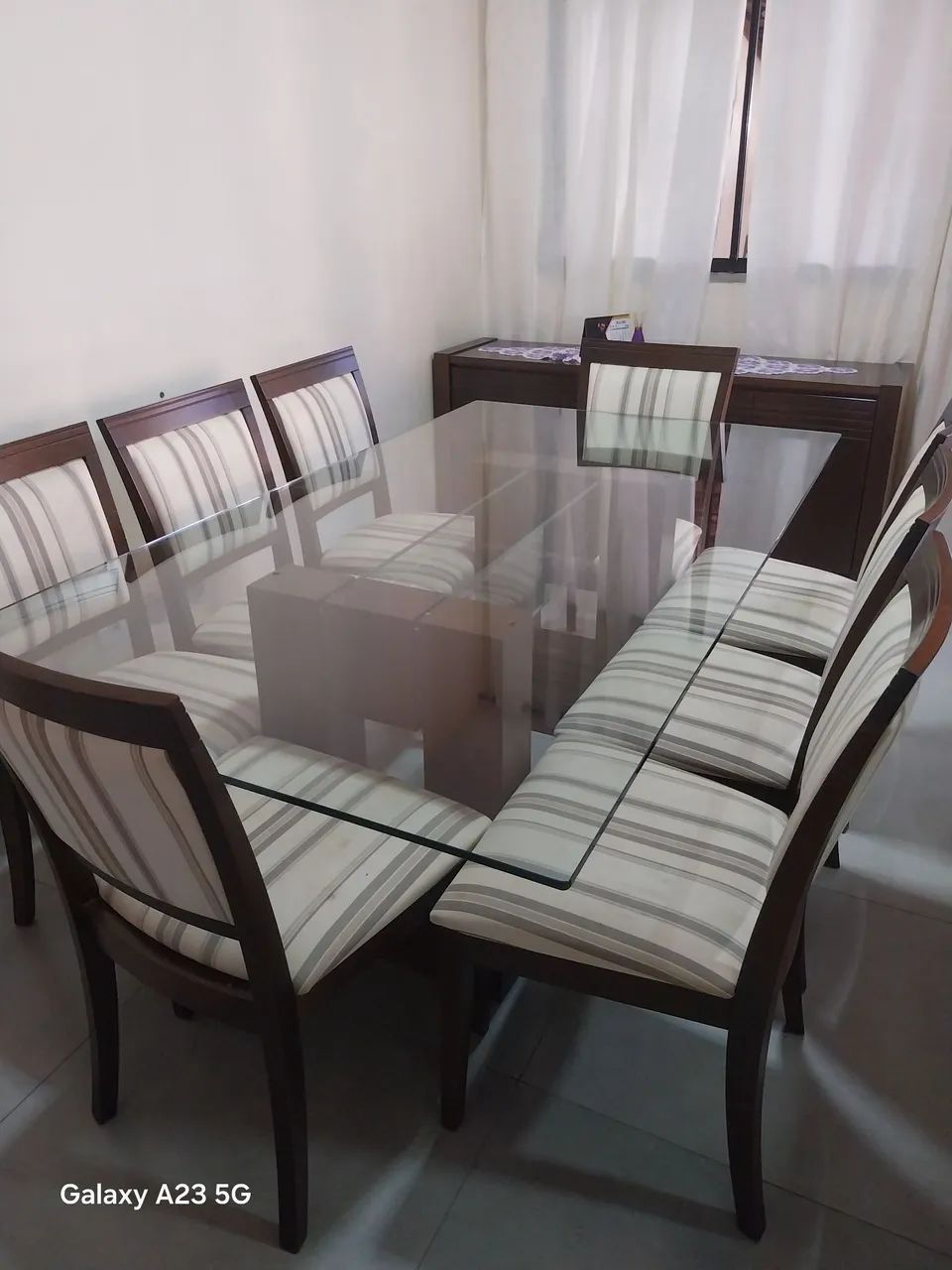 Mesa de com 8 cadeiras da moveis Casa Verde 