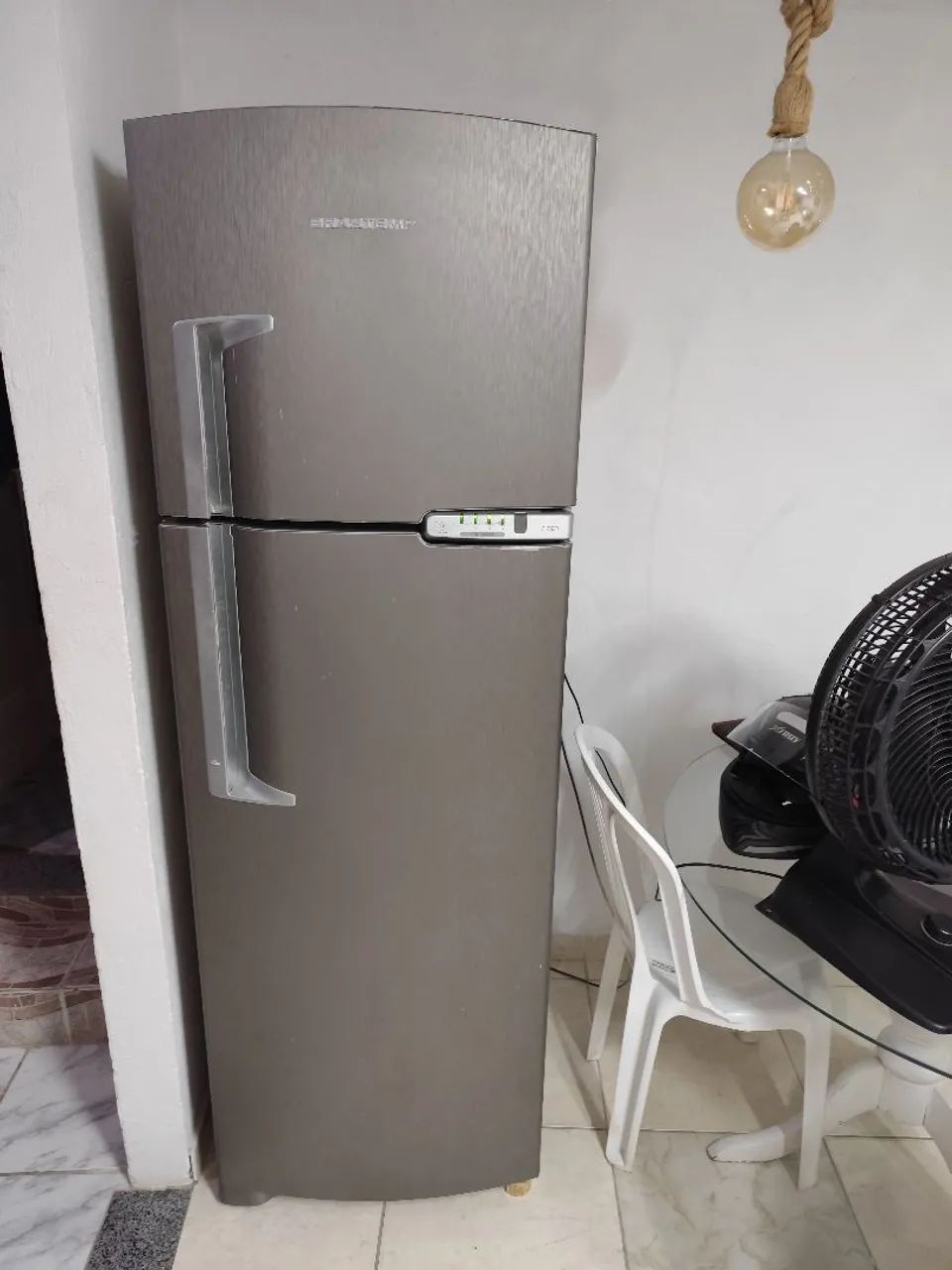 Vendo refrigerador Frost Free Brastemp  plotada, entrar em contato com *. - Foto 4