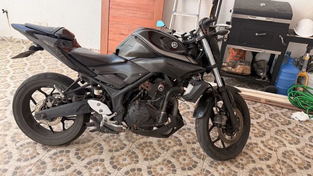 Moto mt3 preta 