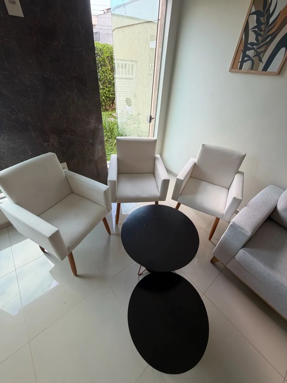 3 Poltronas decorativas tecido Linho + mesinhas de centro