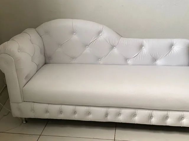 Divã Capitonê branco