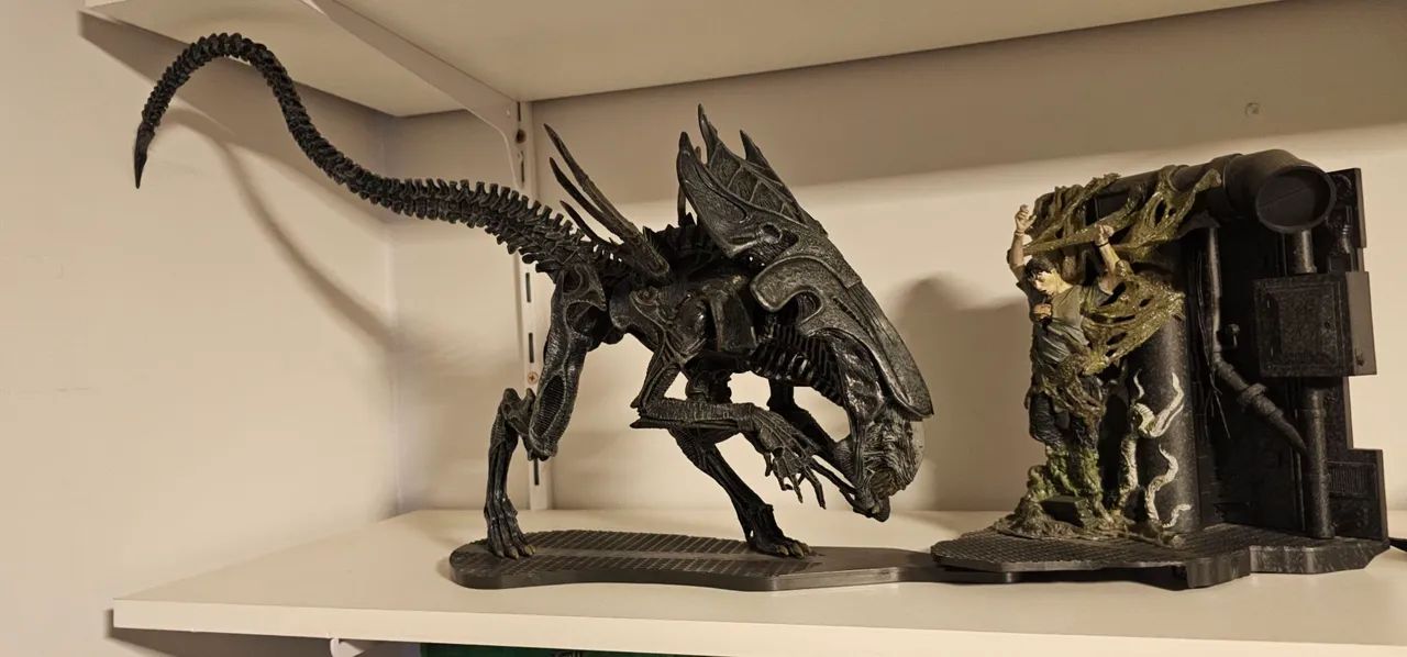 Alien queen diorama.