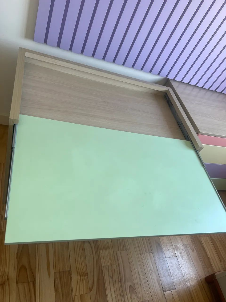 Escrivaninha com extensão do tampo (serve como trocador para bebê)  - Foto 2