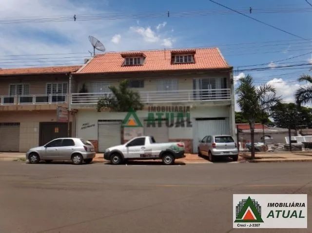 Sobrado com comercio de 390m².