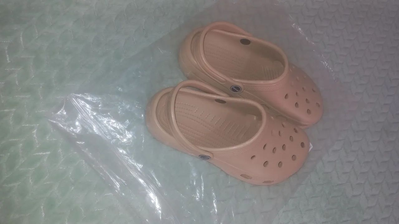 Vendo Babuche modelo crocs nova - Foto 2