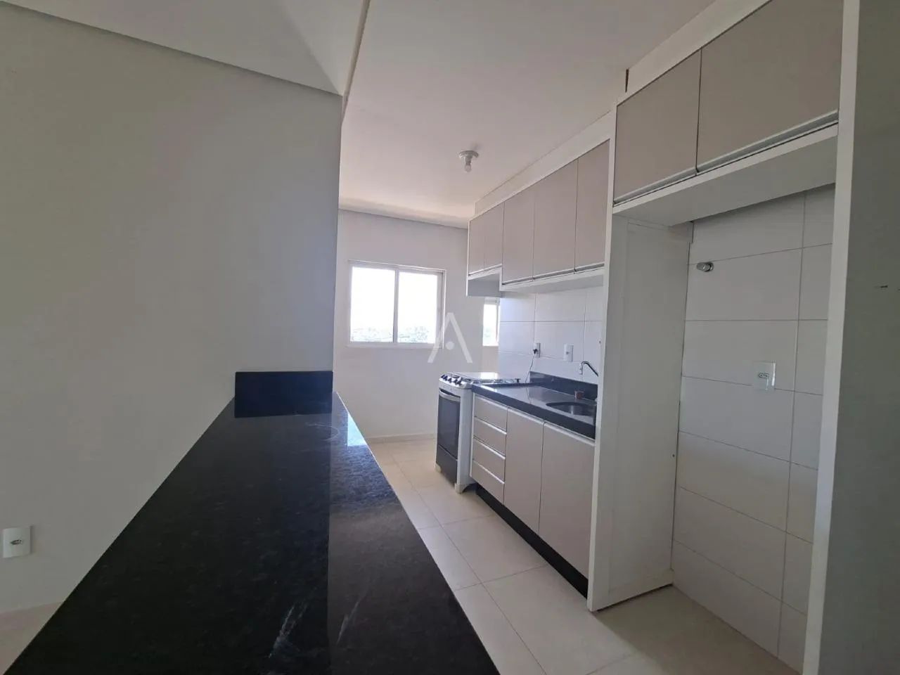 Apartamento no centro para locação Edifício Siena com 2 quartos sendo 1 suíte em Cascavel  - Foto 2