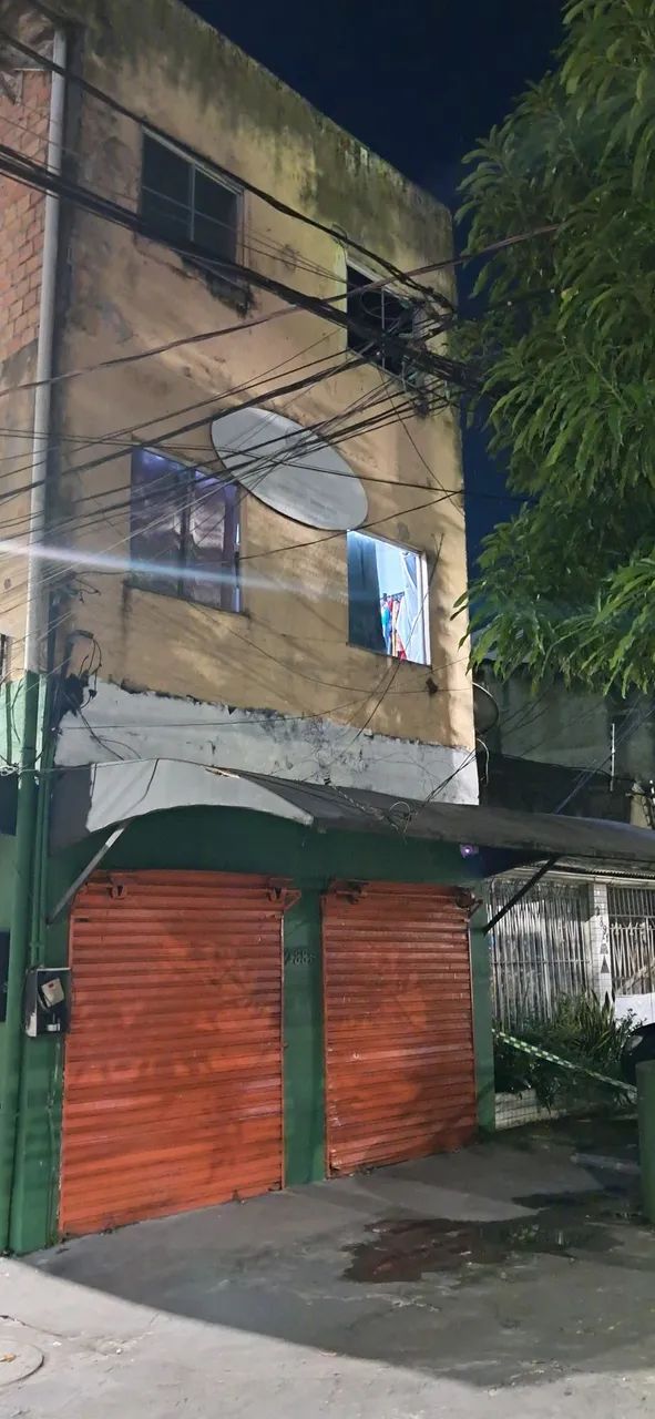 Prédio comercial completo com ponto e 3 apartamentos