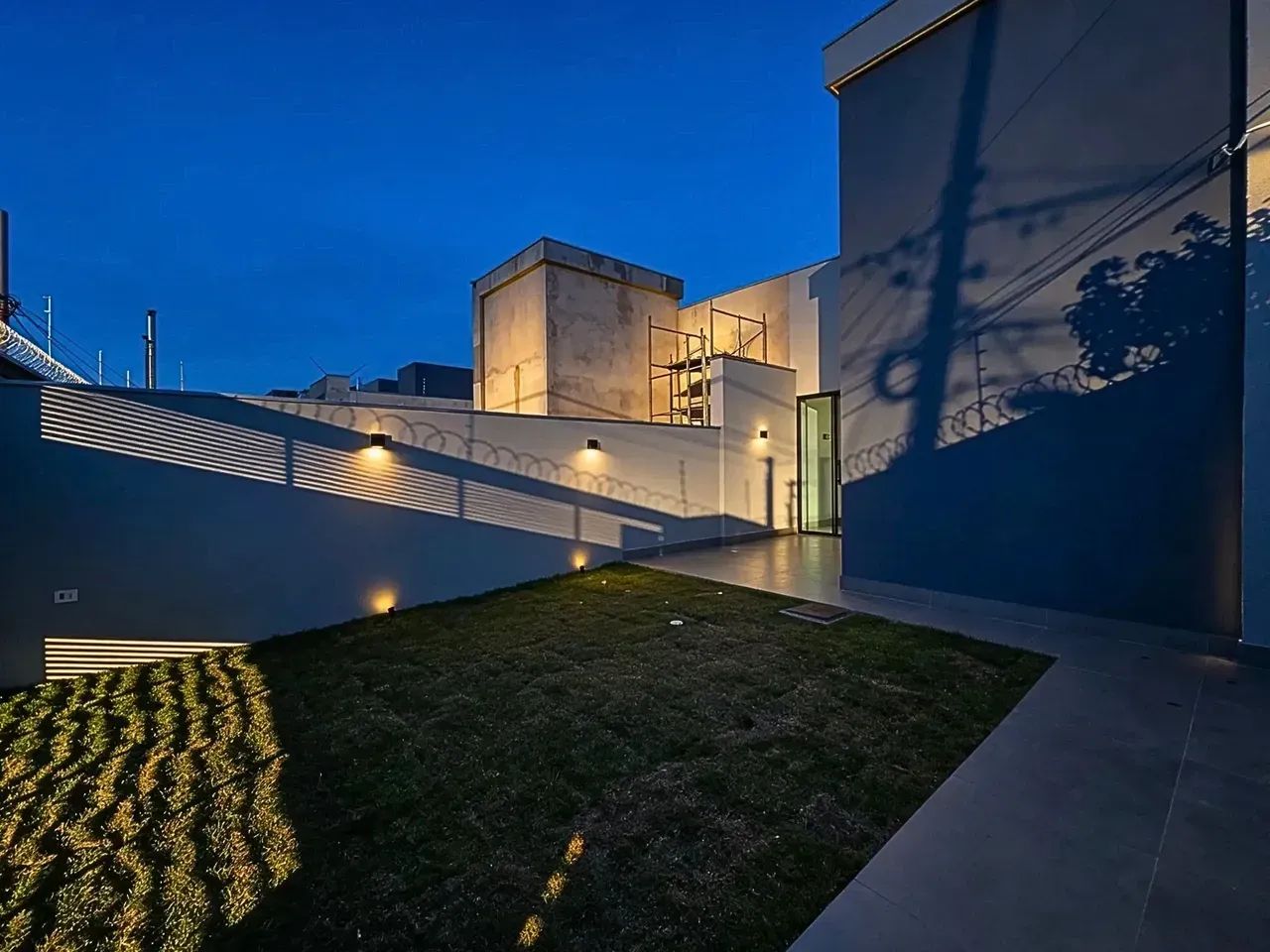 Lindo Imóvel Moderno com Piscina no Rita Vieira - Foto 3