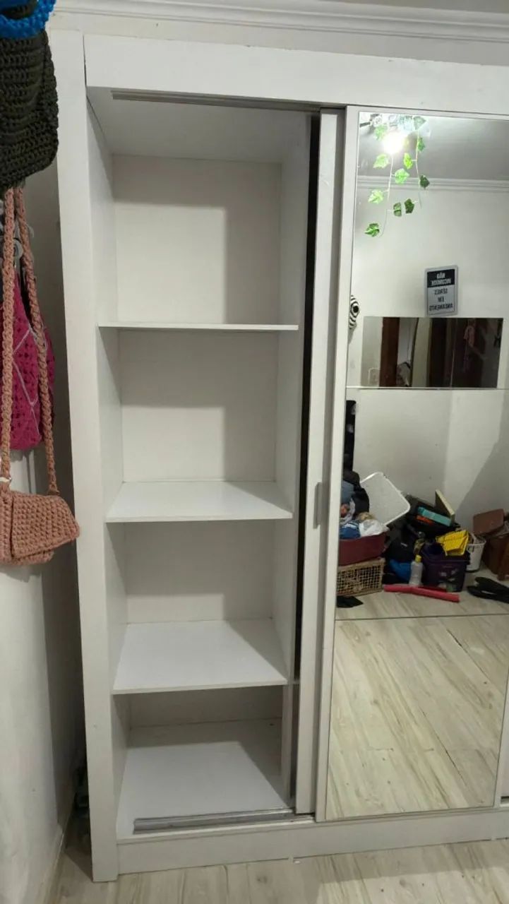 Guarda roupa semi novo desmontado cama box mesinha e cabeceira  - Foto 2