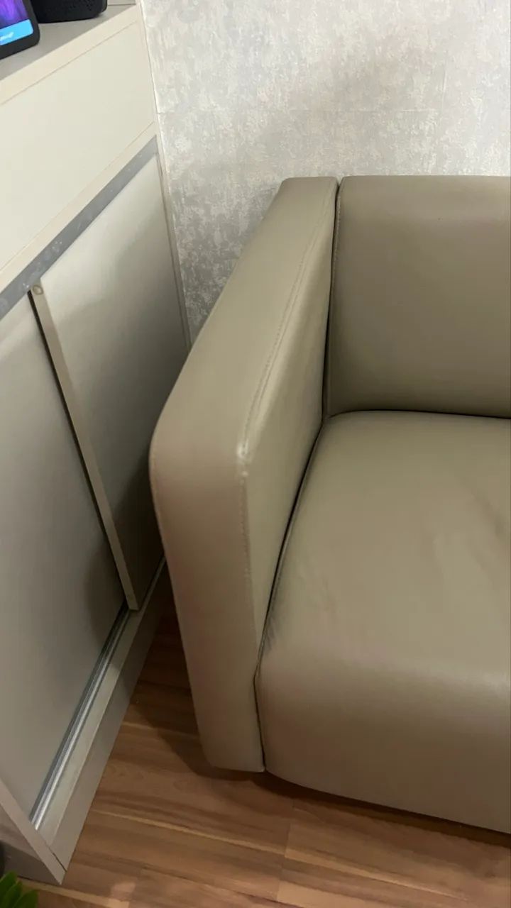 Sofá courino bege comprado na Tok Stok - Foto 2