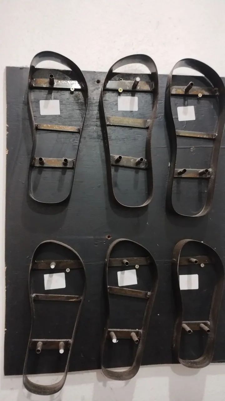 Prensa artesanal de chinelos, com 6 facas.