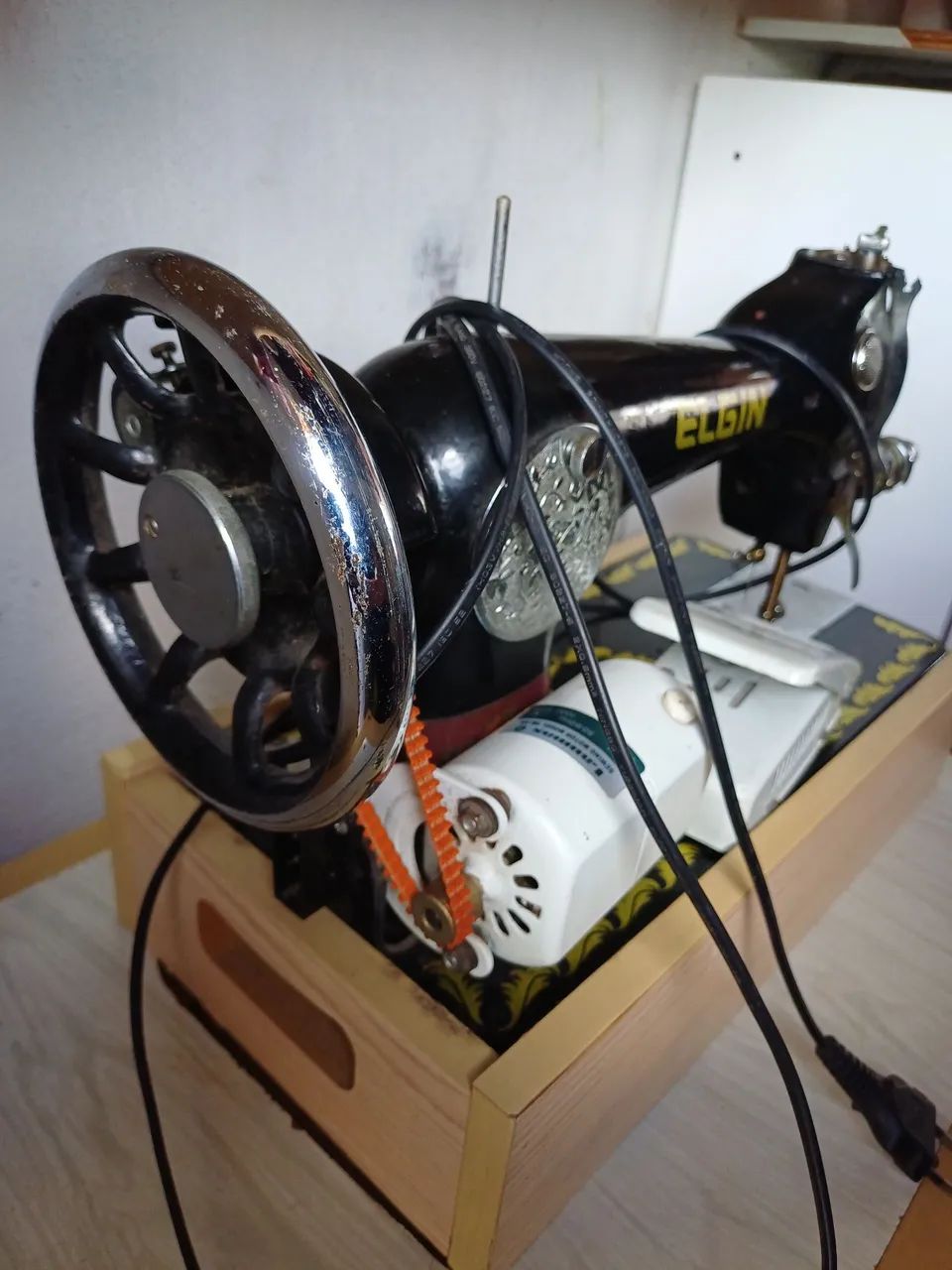 Máquina de costura Elgin semi nova - Foto 2