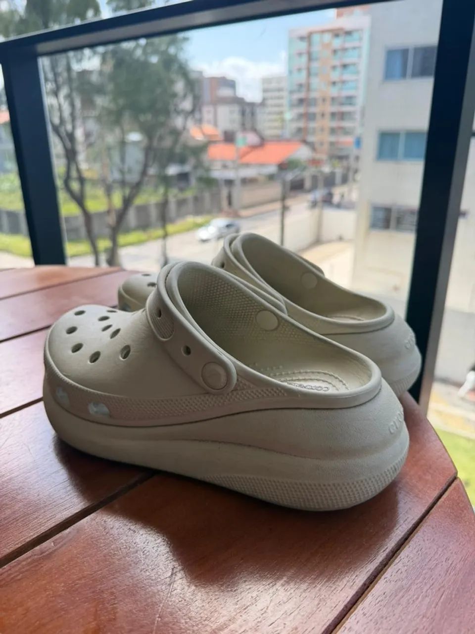 Crocs original plataforma bege - Foto 3
