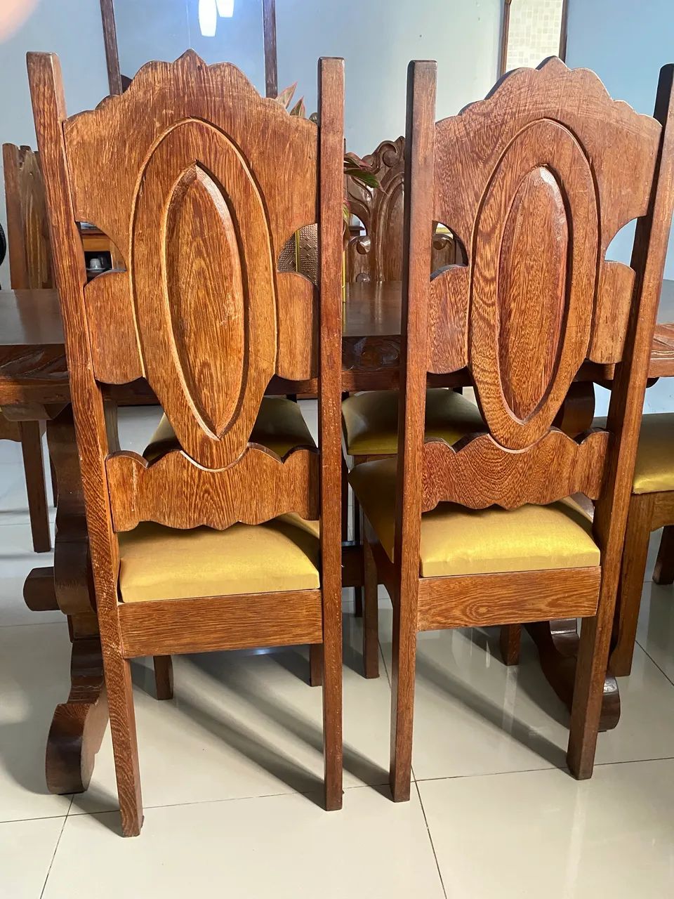 Conjunto de Mesa e 6 Cadeiras em Madeira Maciça - Foto 2