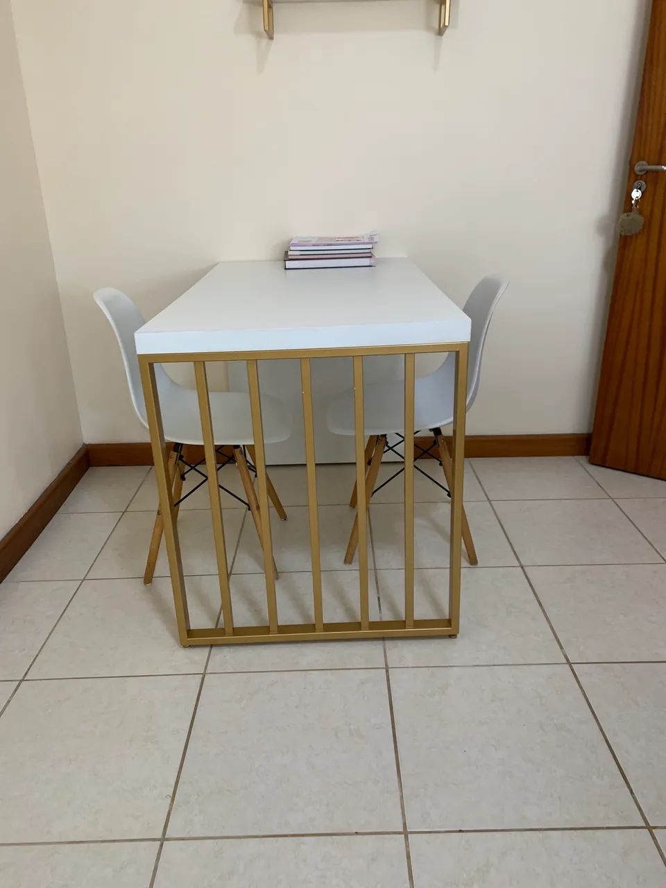 Mesa e prateleiras escritório ou clínica - Foto 2