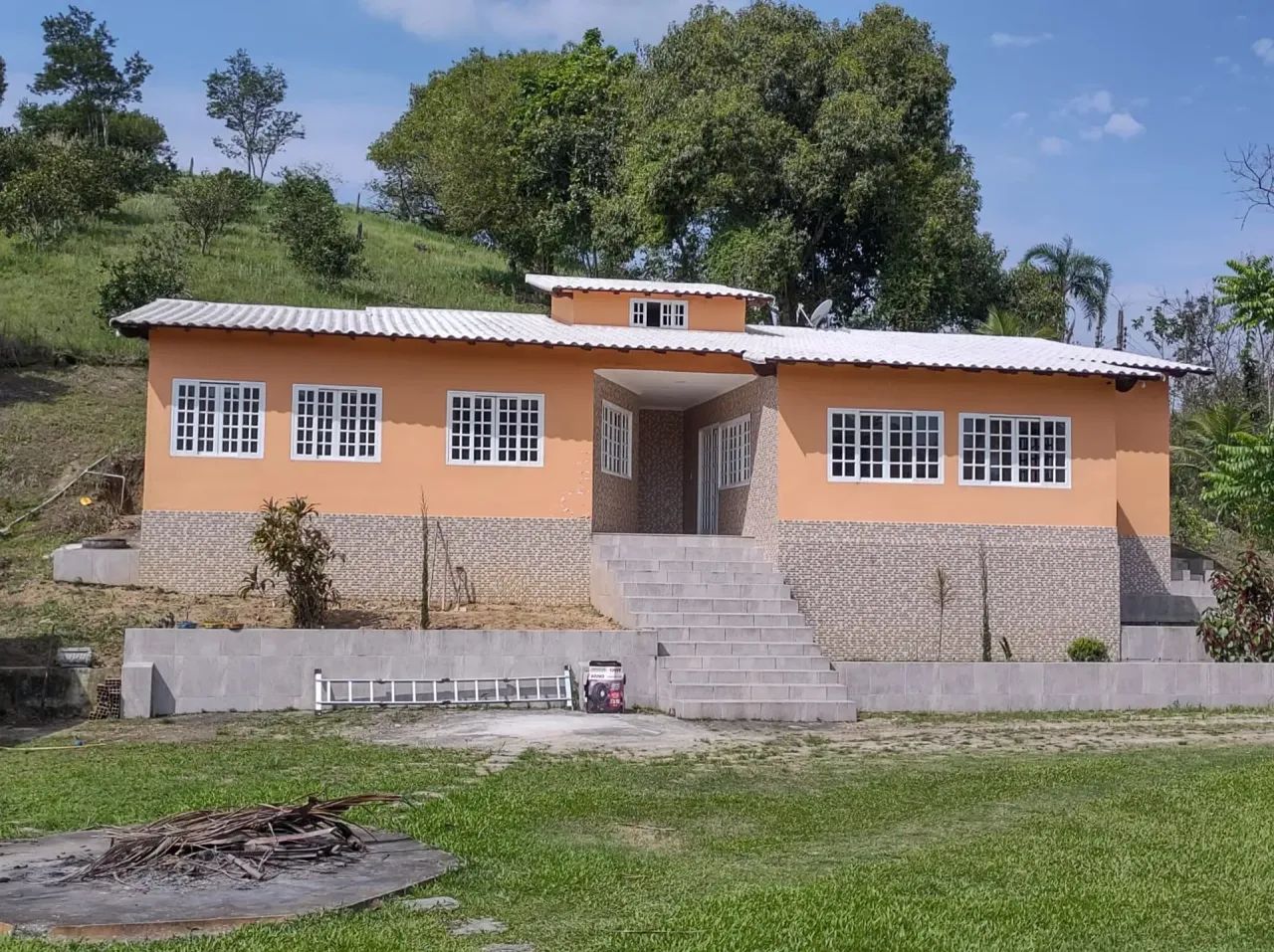 Vendo sítio em Itaboraí com 10.000m²