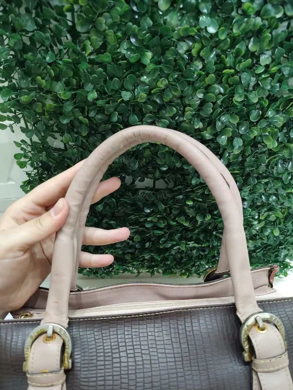 Bolsa de mão marrom e rosé Monica Sanches tiracolo alça couro sintético  - Foto 3