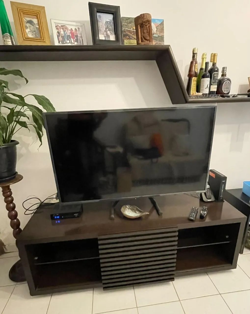Rack para TV com prateleira 