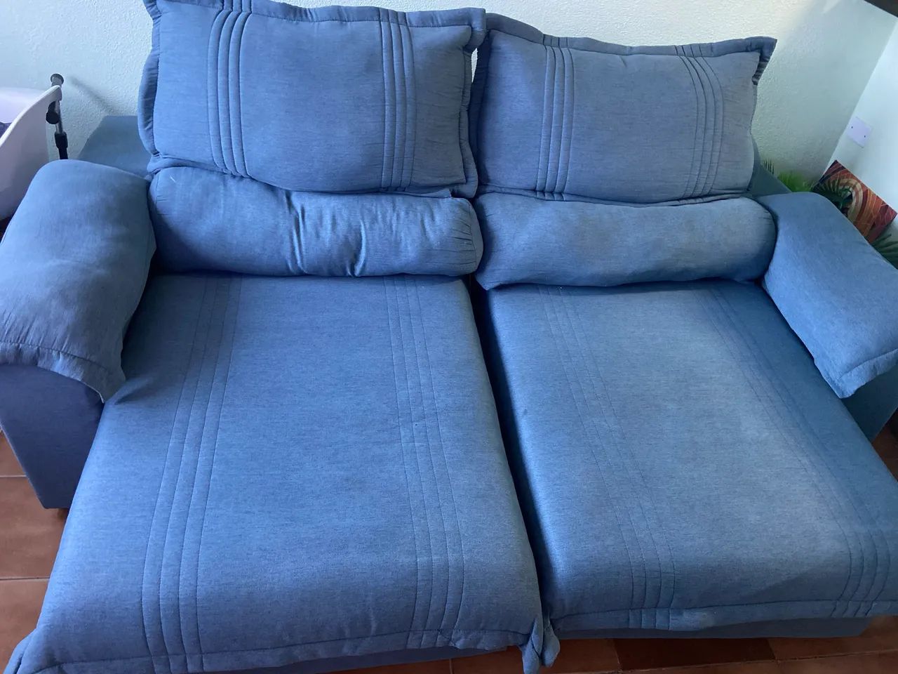 Sofá retrátil grande linho azul  - Foto 2