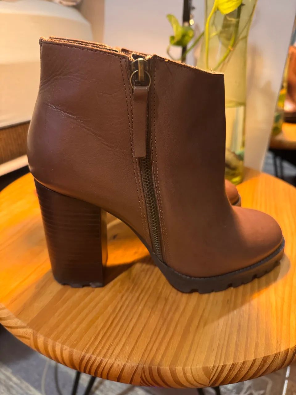 Bota marrom 